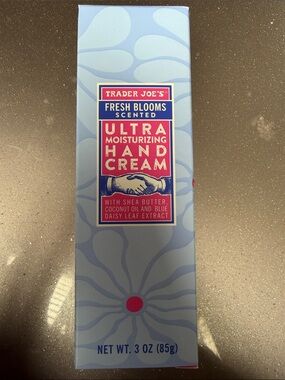 Trader Joe's Fresh Blooms Ultra Moisturizing Hand Cream - Light Blue